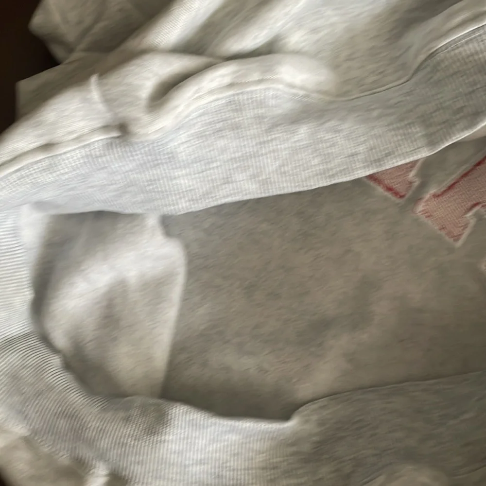 New sweatshirt size large - Picture 4 of 5